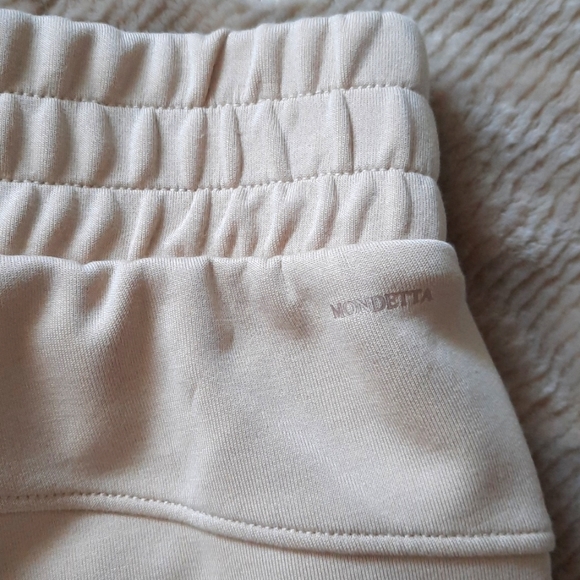 High-rise shorts, size M, NEW, very soft - Picture 3 of 3